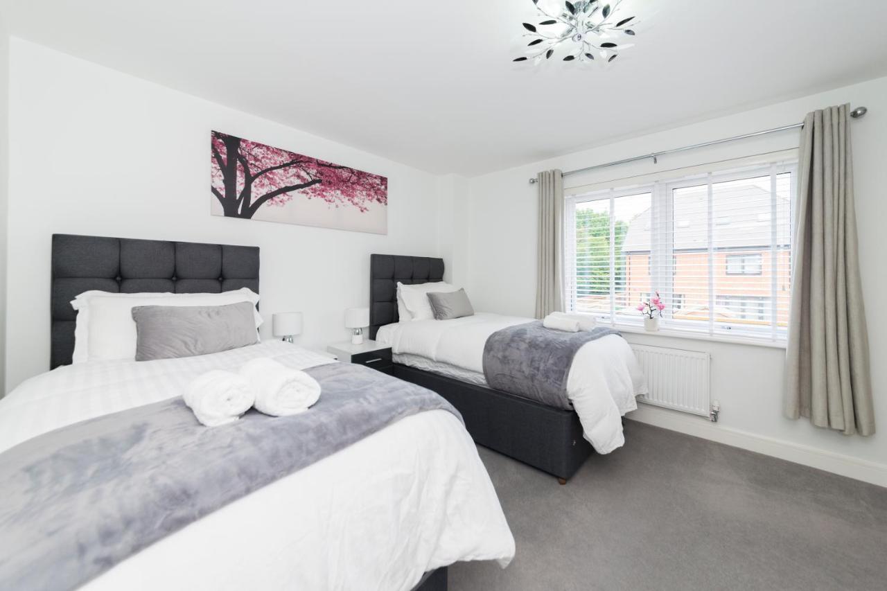 Greenfield Modern 3Br Home - Southcote Lane , Reading Bagian luar foto