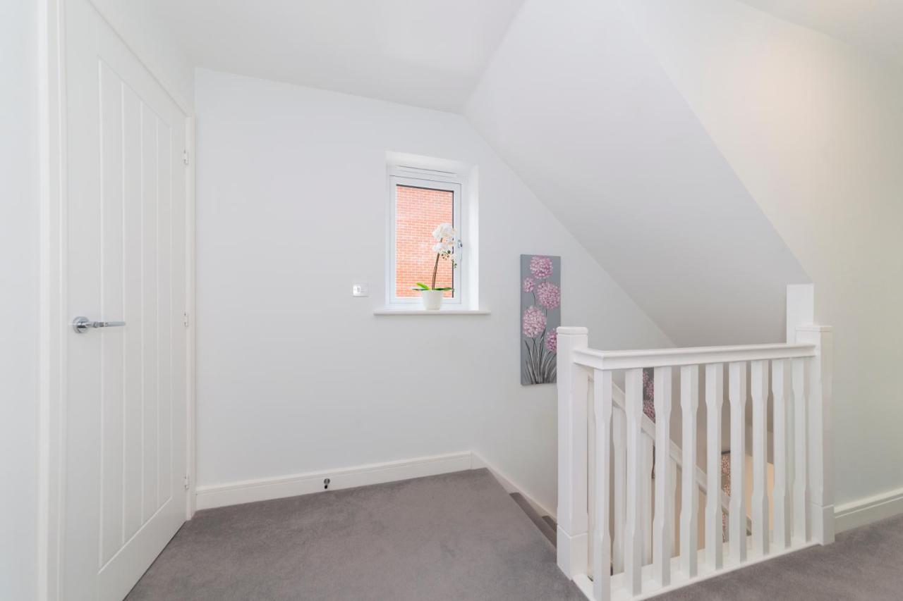 Greenfield Modern 3Br Home - Southcote Lane , Reading Bagian luar foto
